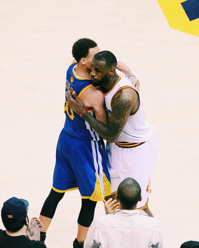 西班牙队不断突破!,詹姆斯连续三场比赛得分超过险胜赛场气氛高涨的简单介绍 西班牙队不断突破!,詹姆斯连续三场比赛得分超过险胜赛场气氛高涨的简单介绍