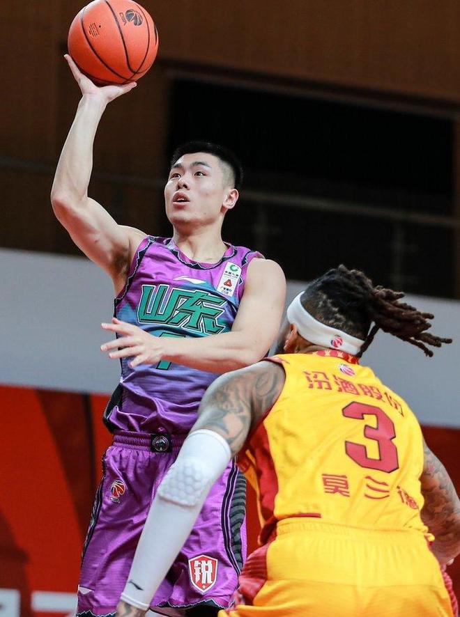  费耶诺德对阿贾克斯精彩纷呈的比赛 