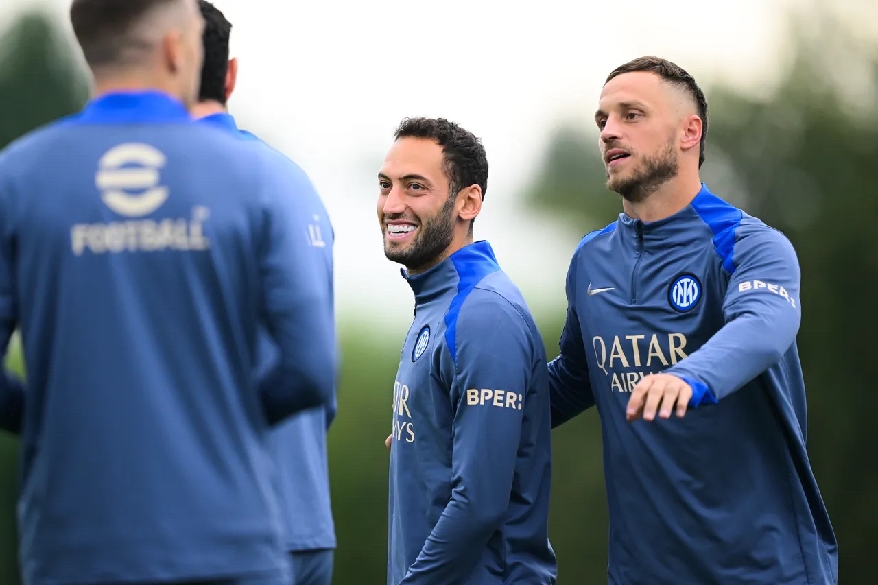 国际比赛日体能课后；国际米兰完成体检备战意甲；质疑声仍在；资深球员宣示担当的简单介绍